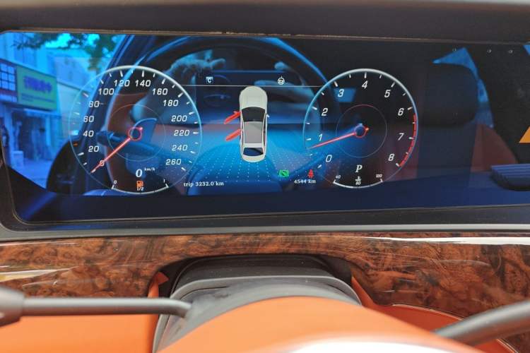 Used Mercedes-Benz S-Class 2010 S 400 L HYBRID Odometer Close Up
