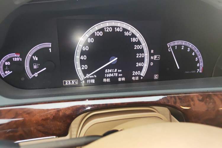 Used Mercedes-Benz S-Class 2010 S 350 L 4MATIC Odometer Close Up