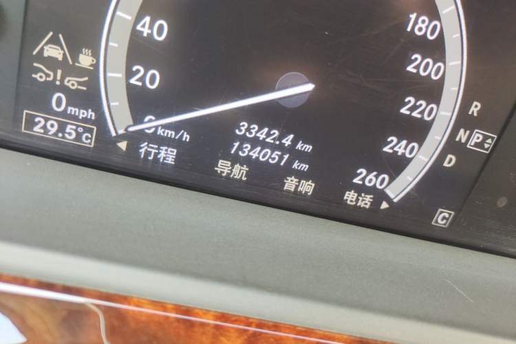 Used Mercedes-Benz S-Class 2010 S 600 L Odometer Close Up