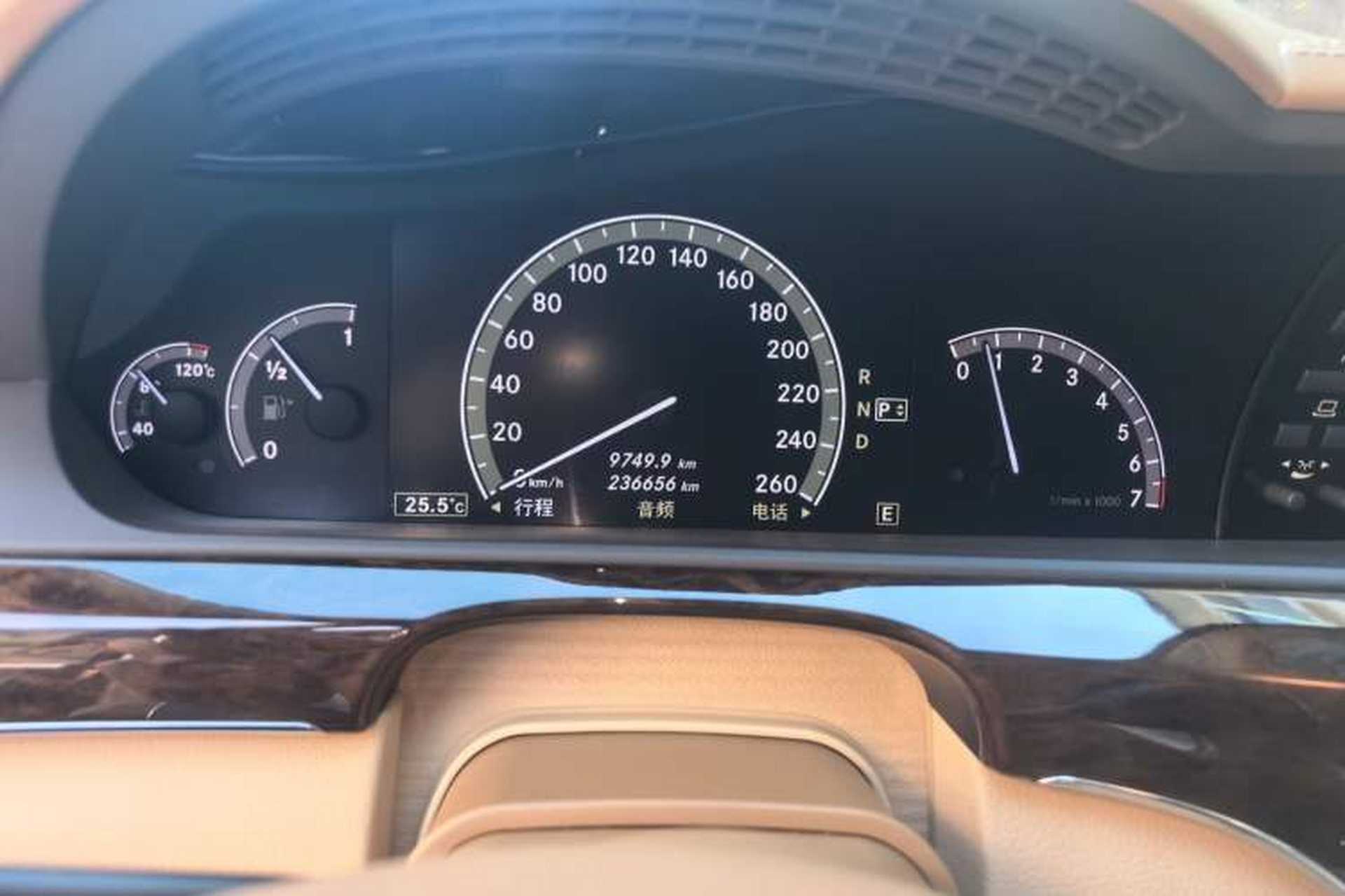 Used Mercedes-Benz S-Class 2010 S 300 L Business Model Odometer Close Up