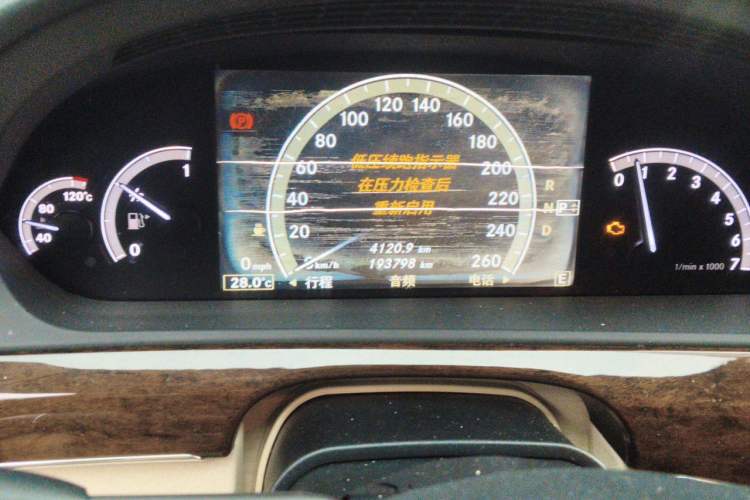 Used Mercedes-Benz S-Class 2010 S 300 L Business Model Odometer Close Up