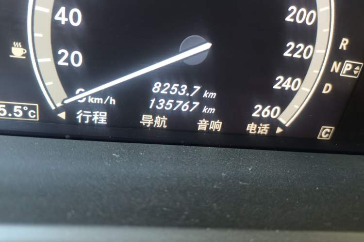 Used Mercedes-Benz S-Class 2010 S 600 L Odometer Close Up