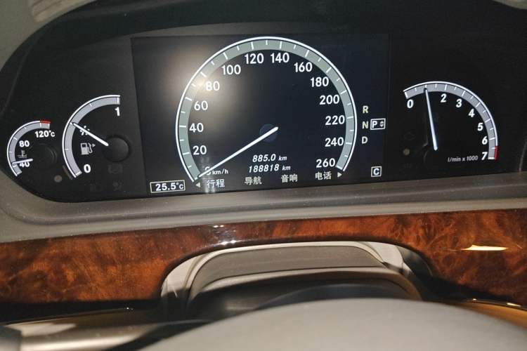 Used Mercedes-Benz S-Class 2010 S 500 L 4MATIC Odometer Close Up