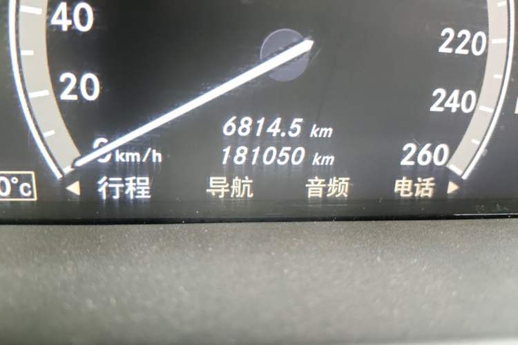 Used Mercedes-Benz S-Class 2010 S 300 L Business Model Odometer Close Up
