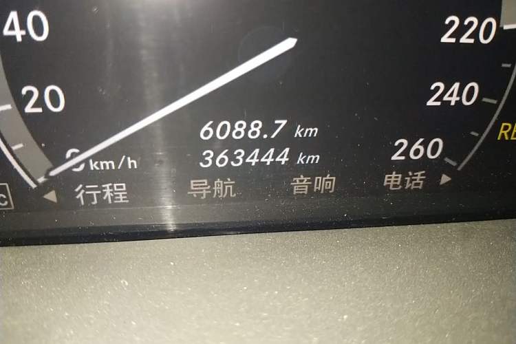 Used Mercedes-Benz S-Class 2010 S 400 L HYBRID Odometer Close Up