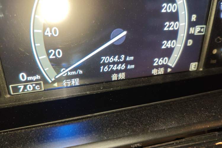 Used Mercedes-Benz S-Class 2010 S 300 L Business Model Odometer Close Up