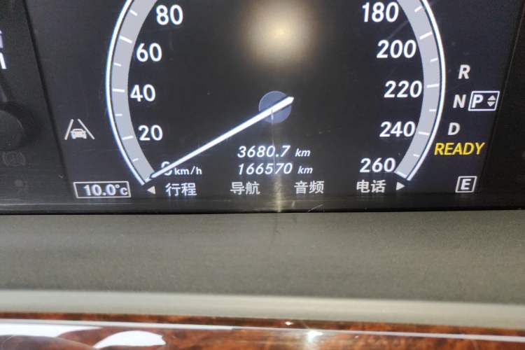 Used Mercedes-Benz S-Class 2010 S 400 L HYBRID Odometer Close Up