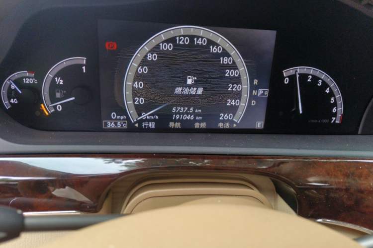 Used Mercedes-Benz S-Class 2010 S 350 L Luxury Model Odometer Close Up