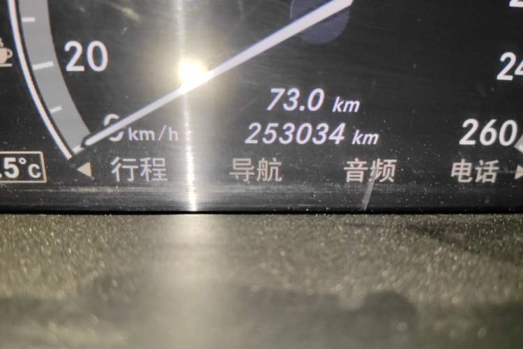 Used Mercedes-Benz S-Class 2010 S 350 L 4MATIC Odometer Close Up