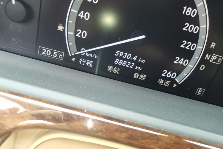 Used Mercedes-Benz S-Class 2010 S 300 L Luxury Model Odometer Close Up