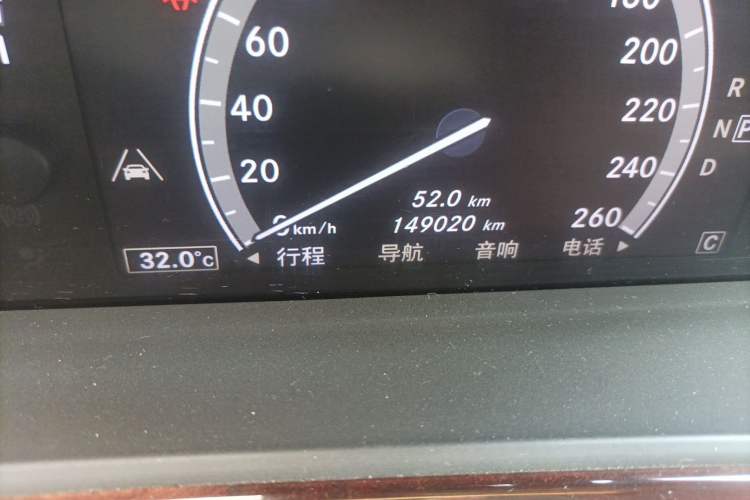 Used Mercedes-Benz S-Class 2010 S 350 L Luxury Model Odometer Close Up