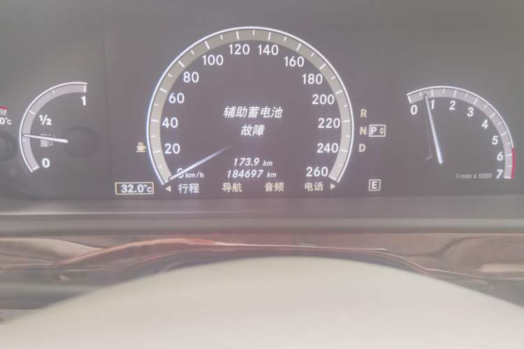 Used Mercedes-Benz S-Class 2010 S 600 L Odometer Close Up