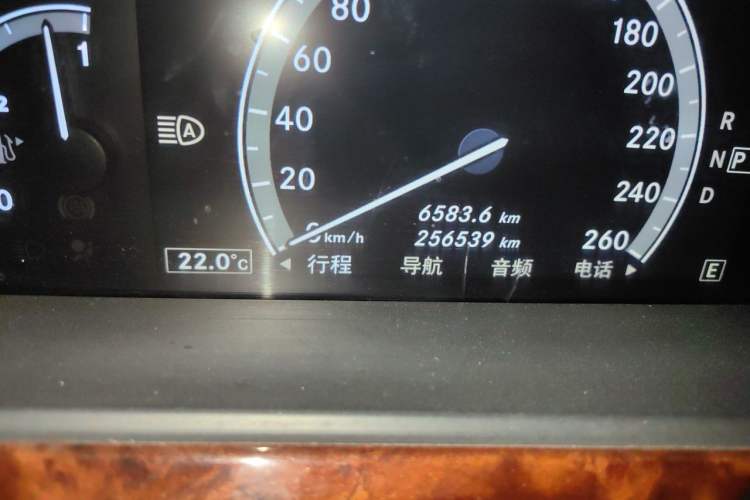 Used Mercedes-Benz S-Class 2010 S 350 L 4MATIC Odometer Close Up