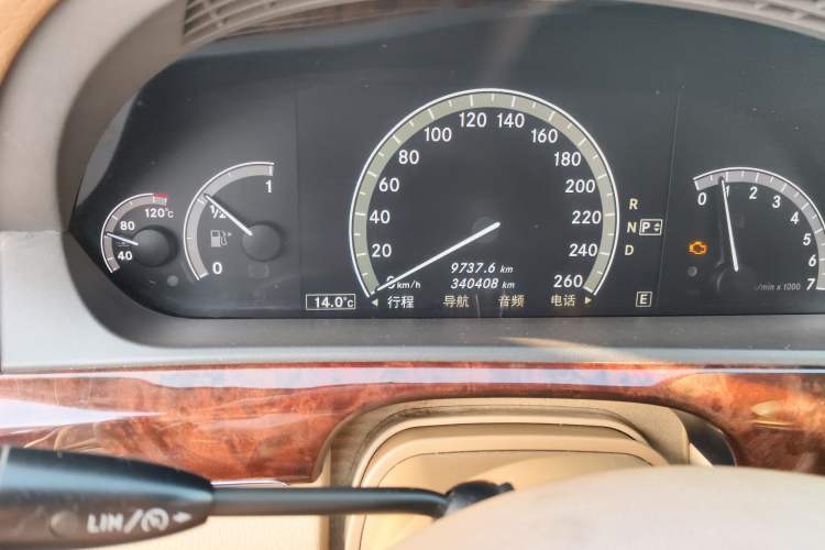 Used Mercedes-Benz S-Class 2010 S 400 L HYBRID Odometer Close Up