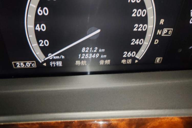 Used Mercedes-Benz S-Class 2010 S 600 L Odometer Close Up