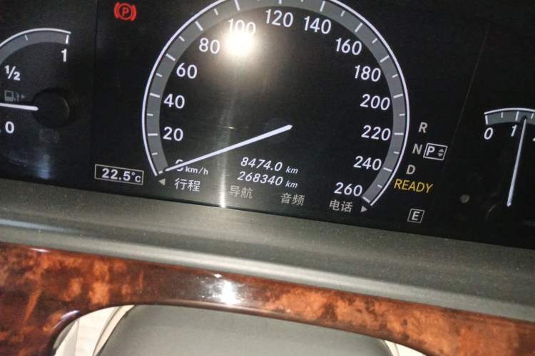 Used Mercedes-Benz S-Class 2010 S 400 L HYBRID Odometer Close Up