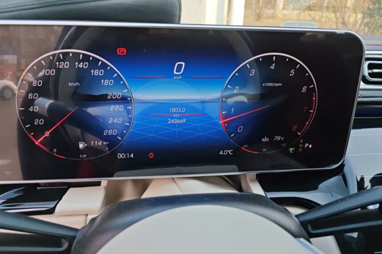 Used Mercedes-Benz S-Class 2010 S 300 L Business Model Odometer Close Up