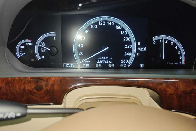 Used Mercedes-Benz S-Class 2010 S 600 L Odometer Close Up