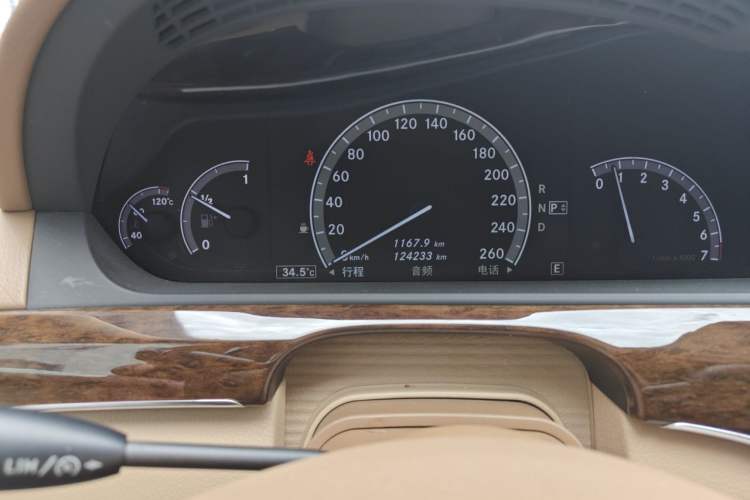 Used Mercedes-Benz S-Class 2010 S 300 L Business Model Odometer Close Up