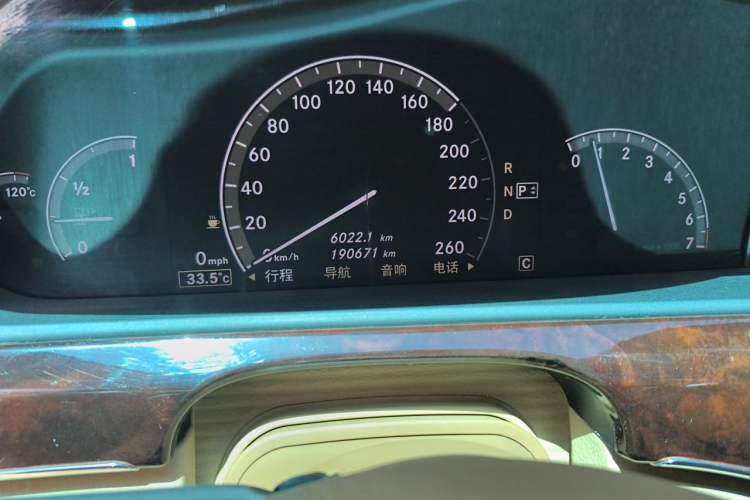 Used Mercedes-Benz S-Class 2010 S 350 L Luxury Model Odometer Close Up