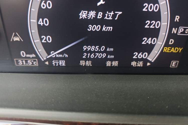 Used Mercedes-Benz S-Class 2010 S 400 L HYBRID Odometer Close Up