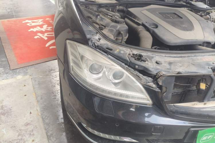 Used Mercedes-Benz S-Class 2010 S 300 L Business Model Right Front Headlight