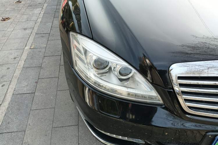 Used Mercedes-Benz S-Class 2010 S 400 L HYBRID Right Front Headlight