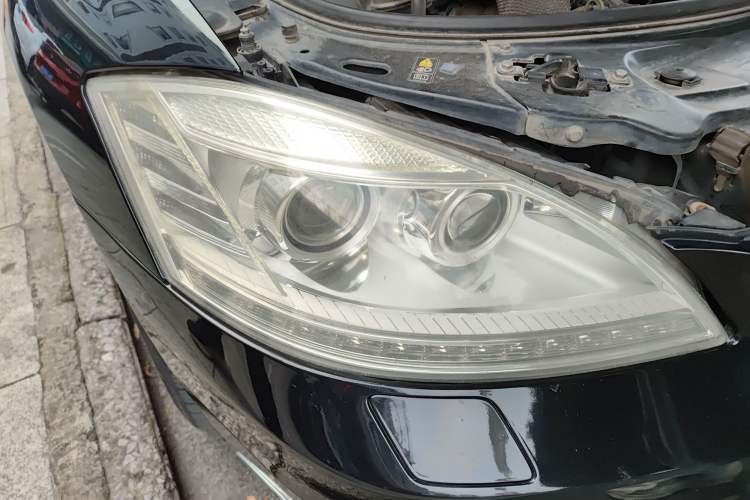 Used Mercedes-Benz S-Class 2010 S 300 L Business Model Right Front Headlight
