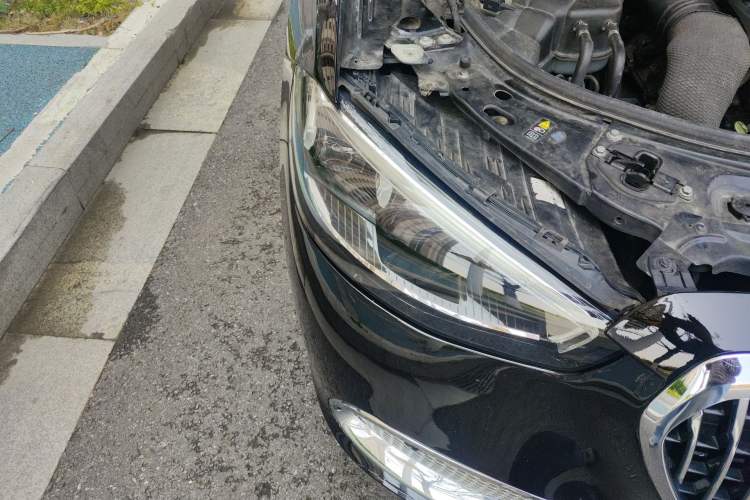 Used Mercedes-Benz S-Class 2010 S 400 L HYBRID Right Front Headlight