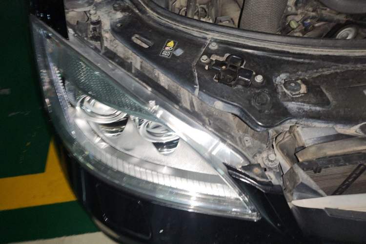 Used Mercedes-Benz S-Class 2010 S 300 L Luxury Model Right Front Headlight