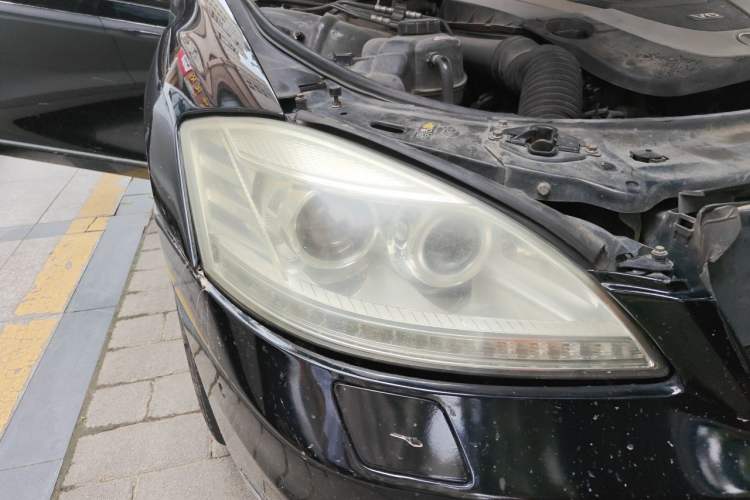 Used Mercedes-Benz S-Class 2010 S 300 L Business Model Right Front Headlight