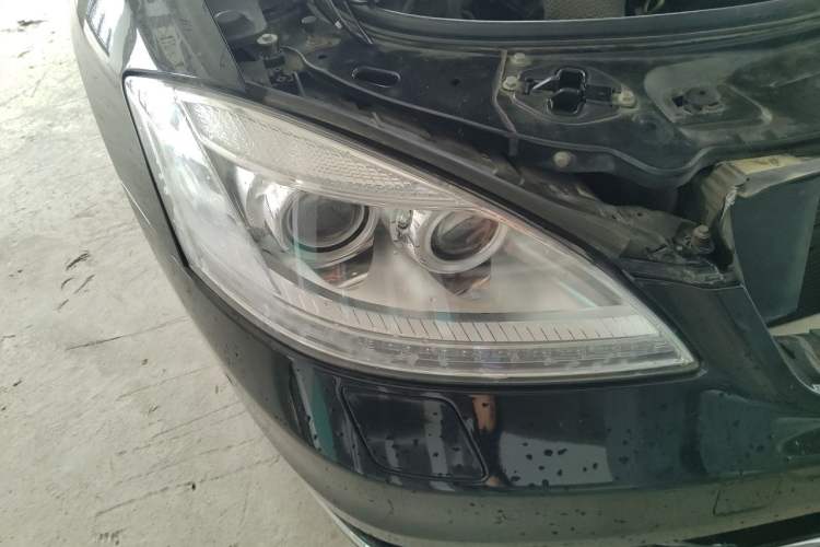Used Mercedes-Benz S-Class 2010 S 300 L Luxury Model Right Front Headlight