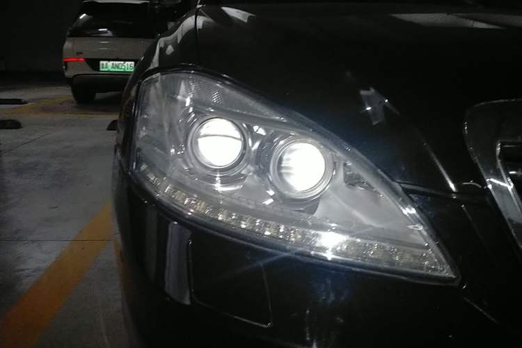 Used Mercedes-Benz S-Class 2010 S 400 L HYBRID Right Front Headlight