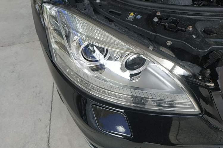 Used Mercedes-Benz S-Class 2010 S 400 L HYBRID Right Front Headlight