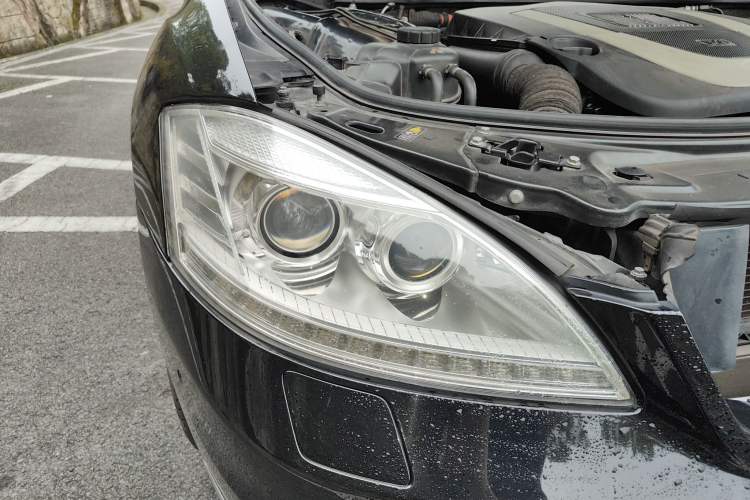 Used Mercedes-Benz S-Class 2010 S 400 L HYBRID Right Front Headlight