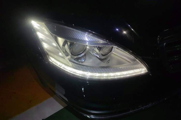 Used Mercedes-Benz S-Class 2010 S 600 L Right Front Headlight