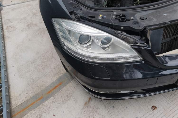 Used Mercedes-Benz S-Class 2010 S 300 L Luxury Model Right Front Headlight