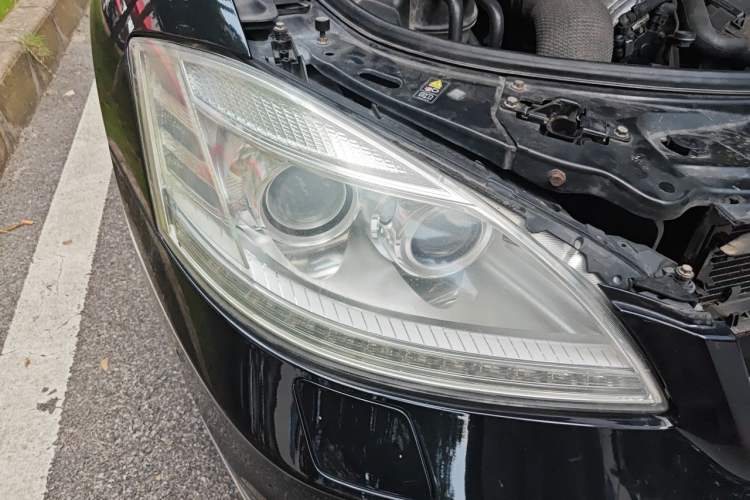 Used Mercedes-Benz S-Class 2010 S 400 L HYBRID Right Front Headlight