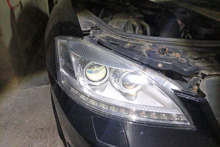 Used Mercedes-Benz S-Class 2010 S 400 L HYBRID Right Front Headlight