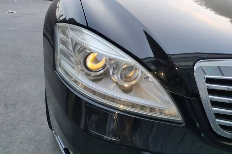 Used Mercedes-Benz S-Class 2010 S 400 L HYBRID Right Front Headlight