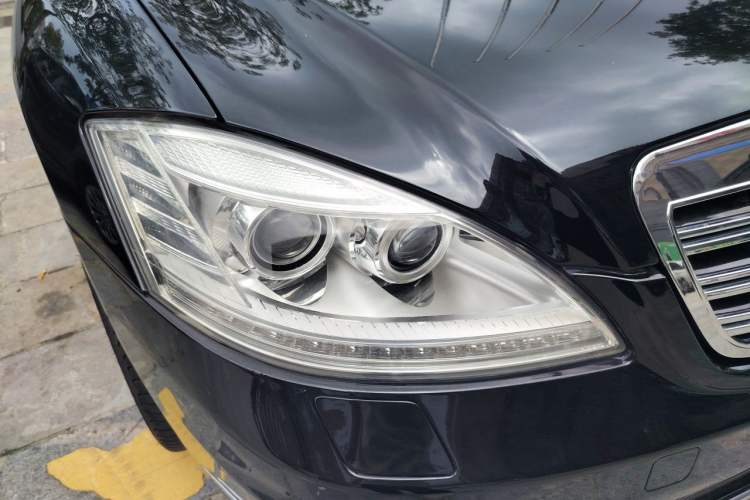 Used Mercedes-Benz S-Class 2010 S 300 L Business Model Right Front Headlight