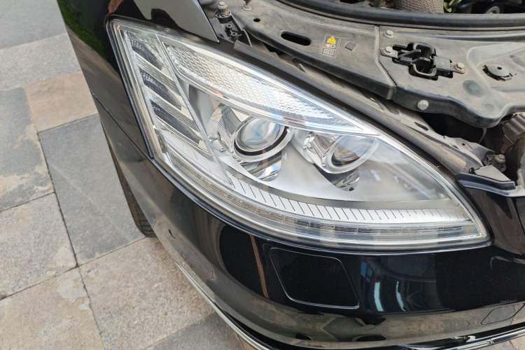 Used Mercedes-Benz S-Class 2010 S 300 L Luxury Model Right Front Headlight