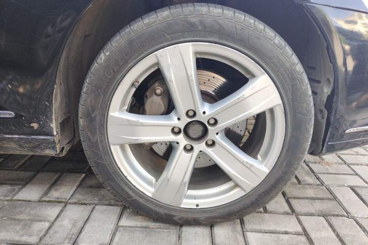 Used Mercedes-Benz S-Class 2010 S 300 L Luxury Model Right Front Wheel Hub