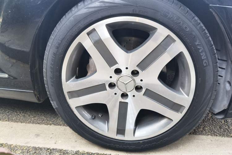 Used Mercedes-Benz S-Class 2010 S 300 L Luxury Model Right Front Wheel Hub