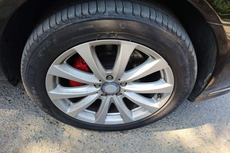 Used Mercedes-Benz S-Class 2010 S 300 L Luxury Model Right Front Wheel Hub