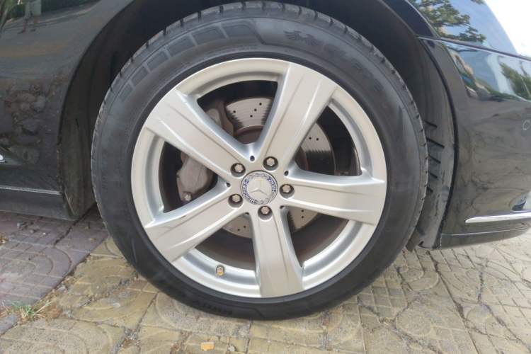 Used Mercedes-Benz S-Class 2010 S 300 L Luxury Model Right Front Wheel Hub