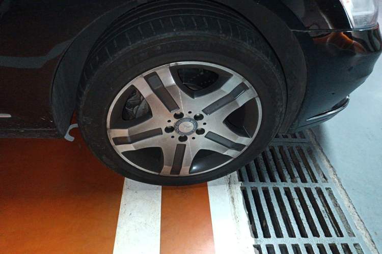 Used Mercedes-Benz S-Class 2010 S 600 L Right Front Wheel Hub