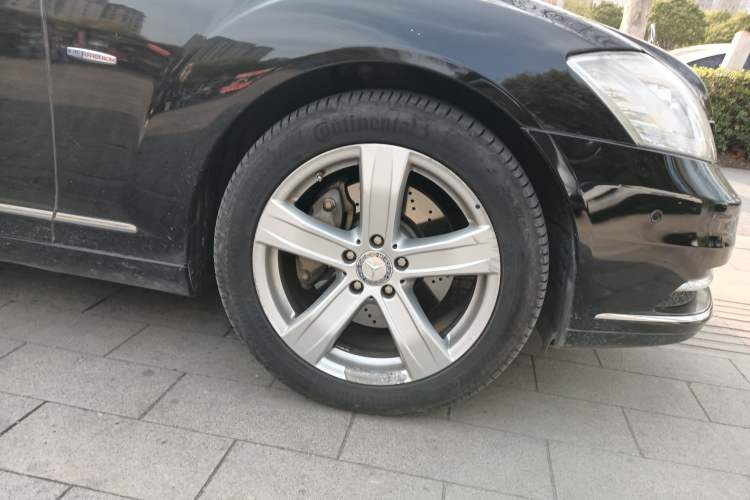 Used Mercedes-Benz S-Class 2010 S 400 L HYBRID Right Front Wheel Hub