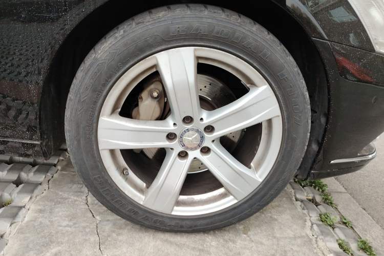 Used Mercedes-Benz S-Class 2010 S 300 L Luxury Model Right Front Wheel Hub
