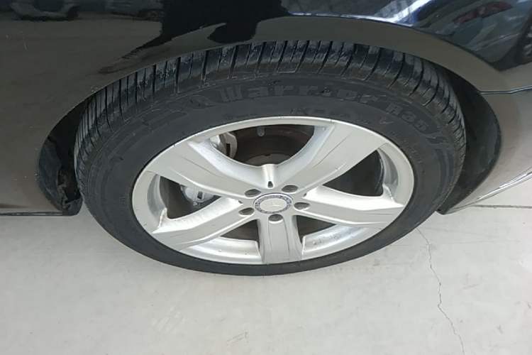 Used Mercedes-Benz S-Class 2010 S 350 L Luxury Model Right Front Wheel Hub